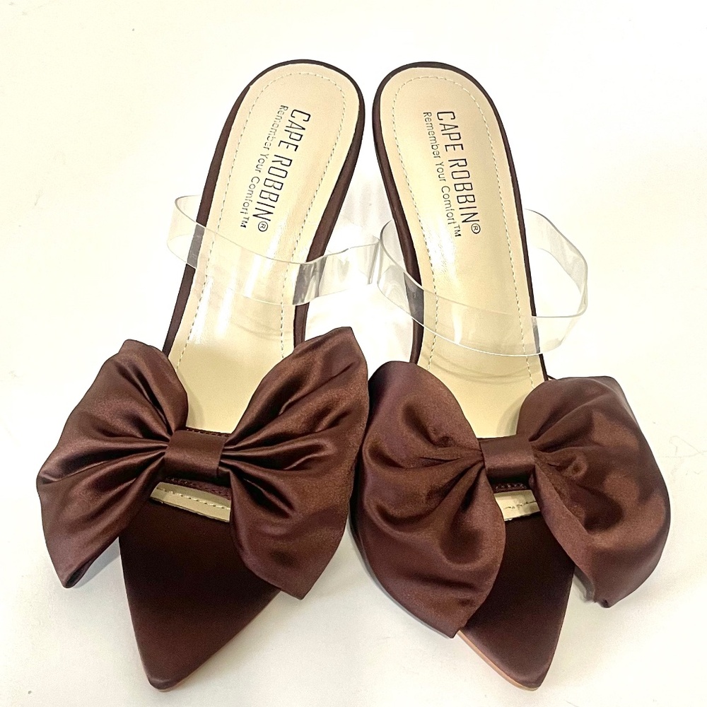 NEW ITEM _ Women's Shoes - Brown Bow High heel Sandals. Size 8